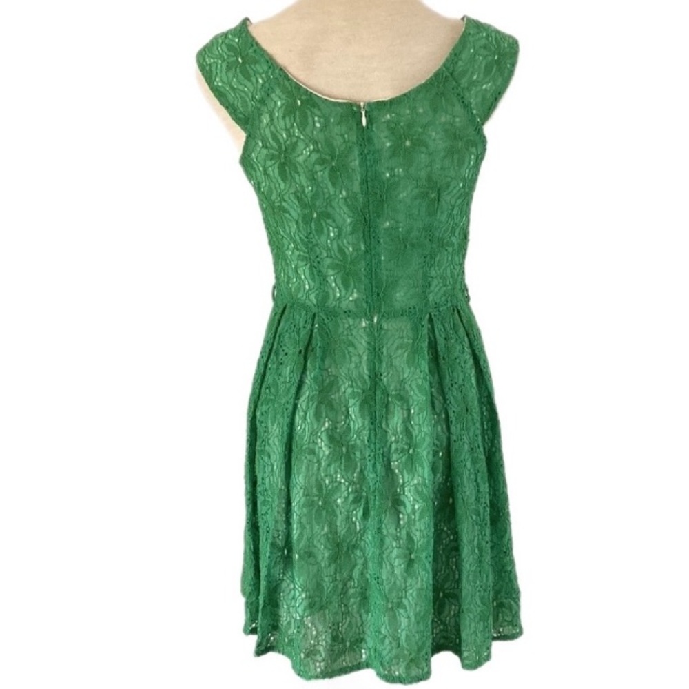 REVIEW emerald green vintage lace fit & flare Dress - Picture 4 of 9